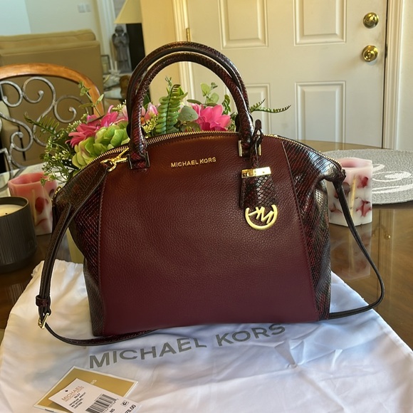 Michael Kors Riley leather, NWT - Picture 5 of 6